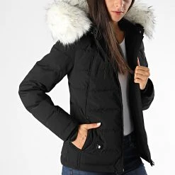 Acheter ❤️ Doudoune Chauffante Capuche Femme Fourrure Budapest Noir Beige de Comme Des Loups 🔥 -Comme Des Loups Soldes comme des loups 199532 BUDAPEST BLACK FOUR NATURAL 20191009T145745 03