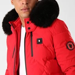 De gros 🥰 Doudoune Chauffante Capuche Fourrure Val D'Isère Rouge Noir de Comme Des Loups 🎉 -Comme Des Loups Soldes comme des loups 199568 VAL D ISERE RED FOUR BLACK 20191011T114526 04