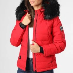 Meilleure vente ❤️ Doudoune Capuche Fourrure Chauffante Femme Budapest Rouge Noir de Comme Des Loups 🌟