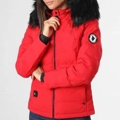 Meilleure vente ❤️ Doudoune Capuche Fourrure Chauffante Femme Budapest Rouge Noir de Comme Des Loups 🌟 -Comme Des Loups Soldes comme des loups 333064 BUDAPEST RED FOUR BLACK 20220818T153901 03