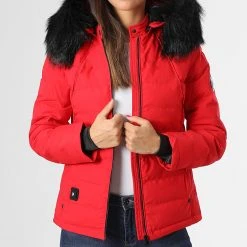 Meilleure vente ❤️ Doudoune Capuche Fourrure Chauffante Femme Budapest Rouge Noir de Comme Des Loups 🌟 -Comme Des Loups Soldes comme des loups 333064 BUDAPEST RED FOUR BLACK 20220818T153903 05