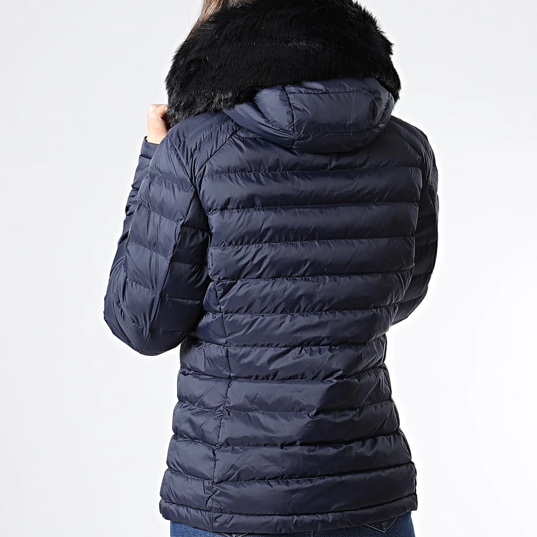 Promo 👍 Doudoune Capuche Fourrure Chauffante Femme Victoria Bleu Marine Noir de Comme Des Loups ⭐ 6 Promo 👍 Doudoune Capuche Fourrure Chauffante Femme Victoria Bleu Marine Noir de Comme Des Loups ⭐ – Image 4