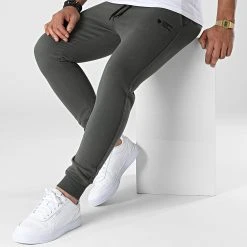 Grosses soldes 🛒 Pantalon Jogging Ville Vert Kaki de Comme Des Loups 🧨 -Comme Des Loups Soldes comme des loups 339149 DEAUVILLE KHAKI 20221007T154634 03