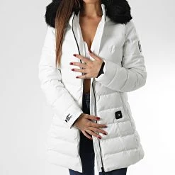 Bon marché ⭐ Doudoune Chauffante Capuche Fourrure Femme Stockholm Blanc Noir de Comme Des Loups 😉 -Comme Des Loups Soldes comme des loups 341535 STOCKHOLM WHITE FOUR BLACK 20221010T151944 03