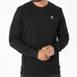 Nouveau 😍 Sweat Crewneck Essential N3 2120204 Noir de Le Coq Sportif 😍 -Comme Des Loups Soldes le coq sportif 268460 2120204 20210607T120851 03