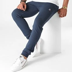 Sortie 🎁 Pantalon Jogging Essential N2 2120212 Bleu Marine de Le Coq Sportif 👏 -Comme Des Loups Soldes le coq sportif 268461 2120212 20210604T150639 03