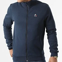 Tout neuf ⭐ Veste Zippée Essential N3 2120207 Bleu Marine de Le Coq Sportif 🌟 -Comme Des Loups Soldes le coq sportif 291628 2120207 20211118T162610 03