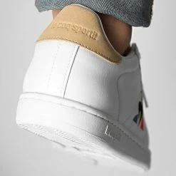 Budget ⌛ Baskets Court Classic 2121223 Optical White Tan de Le Coq Sportif ⌛ -Comme Des Loups Soldes le coq sportif 293744 2121223 20211203T075326 04