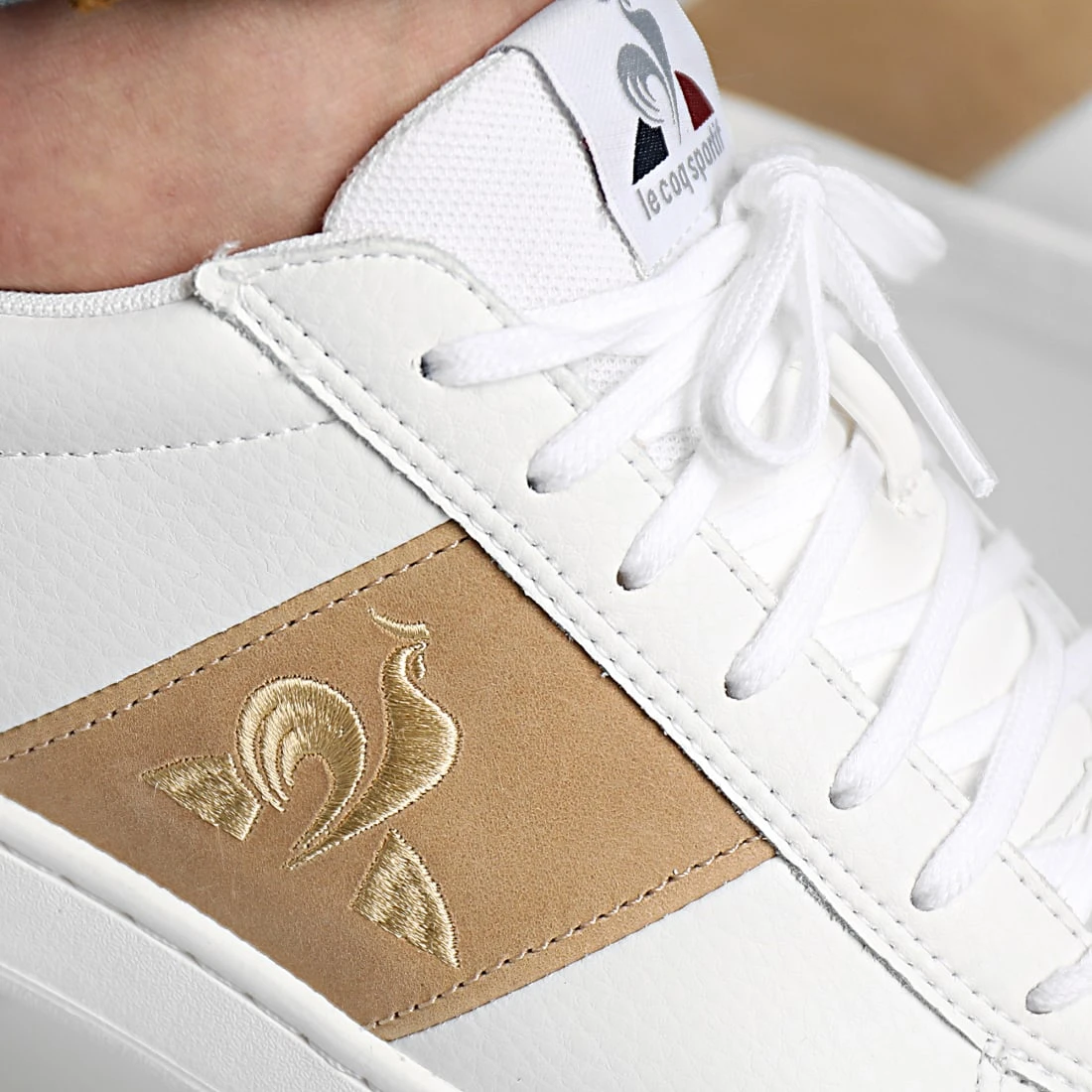 Tout neuf ⌛ Baskets Courtclassic BBR Premium 2210105 Optical White Tan de Le Coq Sportif ✔️ 4 Tout neuf ⌛ Baskets Courtclassic BBR Premium 2210105 Optical White Tan de Le Coq Sportif ✔️ – Image 2