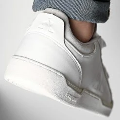 De gros ❤️ Baskets Stadium 2210240 Optical White de Le Coq Sportif 💯 9 De gros ❤️ Baskets Stadium 2210240 Optical White de Le Coq Sportif 💯 -Comme Des Loups Soldes le coq sportif 302977 2210240 20220211T155805 04