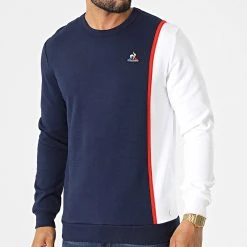 Le moins cher ✔️ Sweat Crewneck 2220289 Bleu Marine Blanc de Le Coq Sportif 🌟 -Comme Des Loups Soldes le coq sportif 322070 2220289 20220613T154609 01