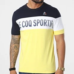 Coupon 🥰 Tee Shirt 2220294 Bleu Marine Jaune de Le Coq Sportif 🔔