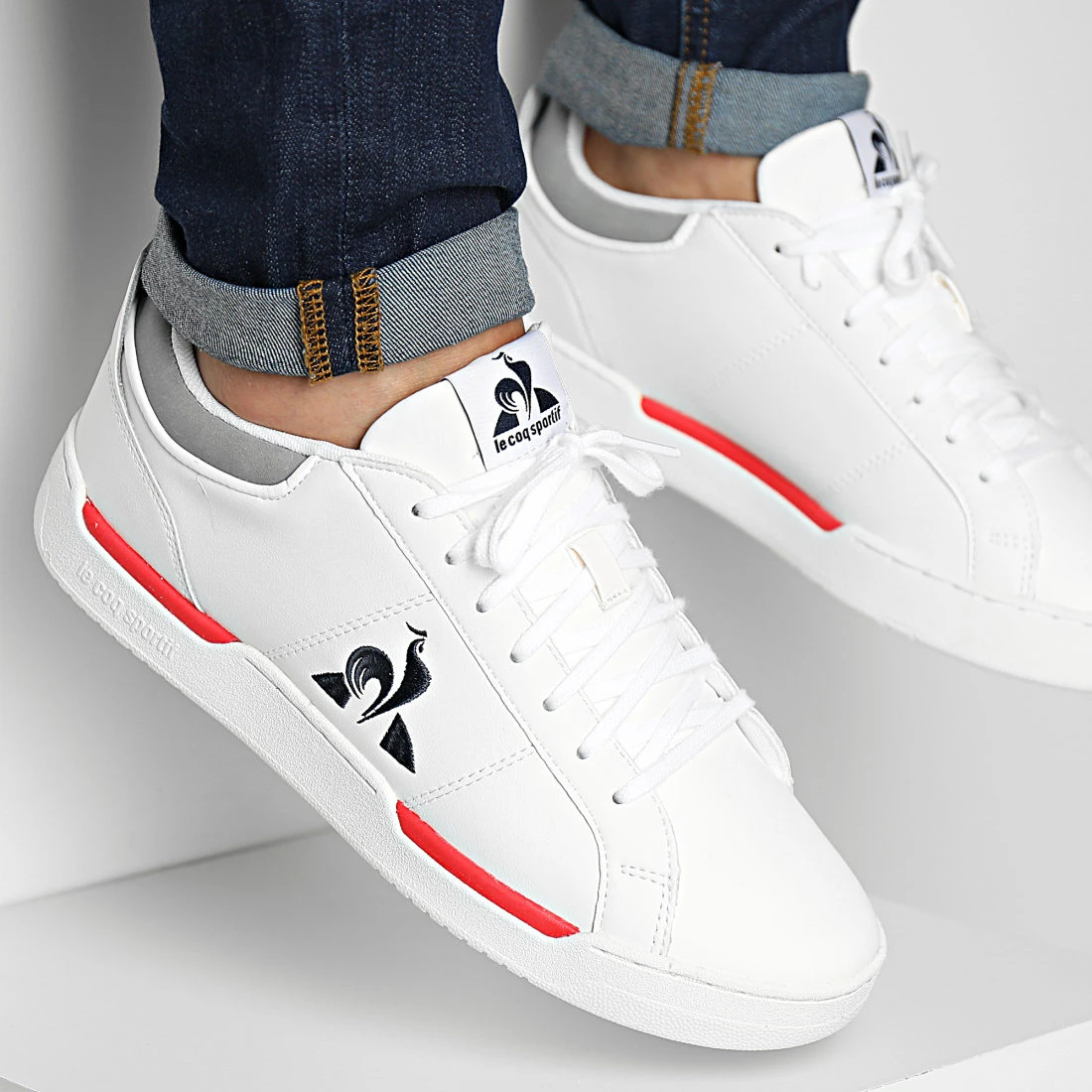 Grosses soldes 🛒 Baskets Stadium Tricolore 2220247 Optical White de Le Coq Sportif 🌟 3 Grosses soldes 🛒 Baskets Stadium Tricolore 2220247 Optical White de Le Coq Sportif 🌟