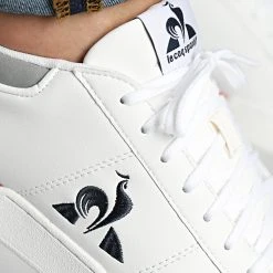 Grosses soldes 🛒 Baskets Stadium Tricolore 2220247 Optical White de Le Coq Sportif 🌟 7 Grosses soldes 🛒 Baskets Stadium Tricolore 2220247 Optical White de Le Coq Sportif 🌟 -Comme Des Loups Soldes le coq sportif 326868 2220247 20220705T144747 02